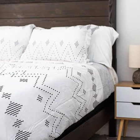 Beautiful & Cozy 1 Bedroom 1 Bath In The Westshore Victoria Exteriör bild