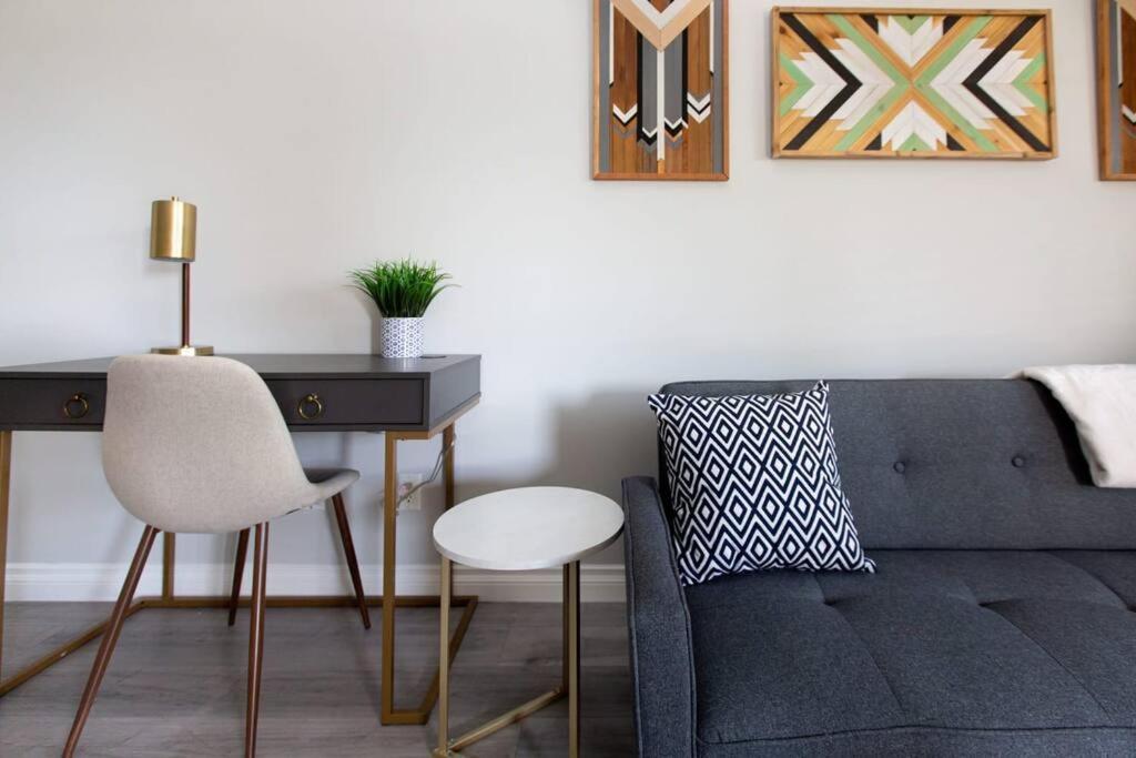 Beautiful & Cozy 1 Bedroom 1 Bath In The Westshore Victoria Exteriör bild