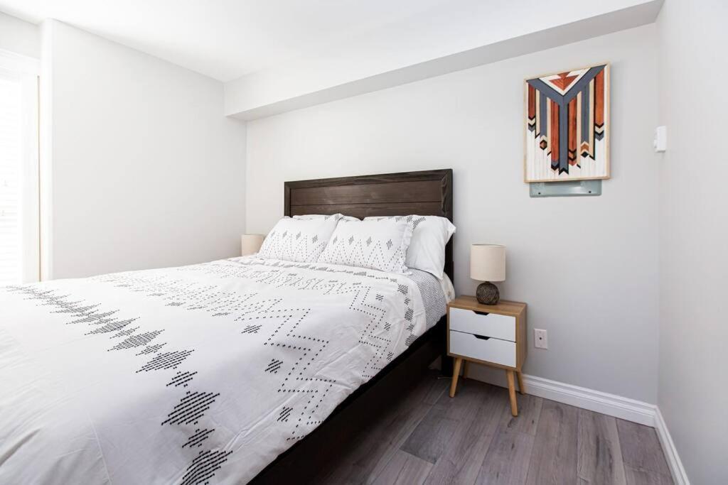 Beautiful & Cozy 1 Bedroom 1 Bath In The Westshore Victoria Exteriör bild