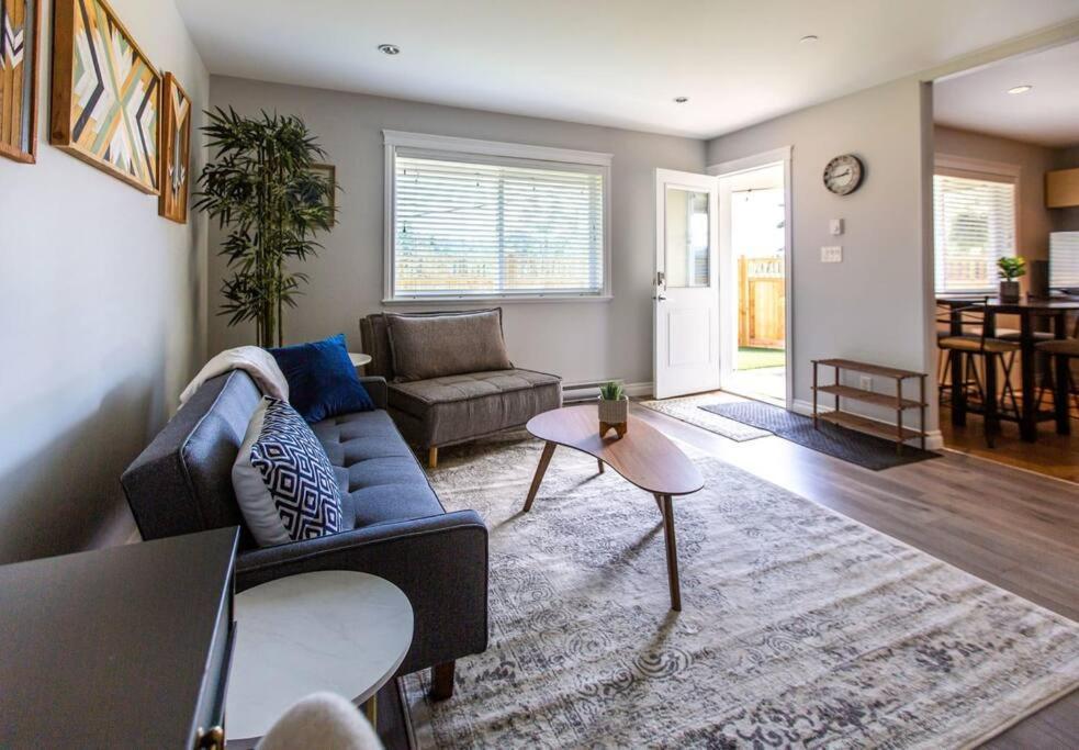 Beautiful & Cozy 1 Bedroom 1 Bath In The Westshore Victoria Exteriör bild